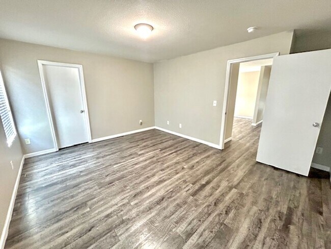 Building Photo - 228 Dormont Dr NE