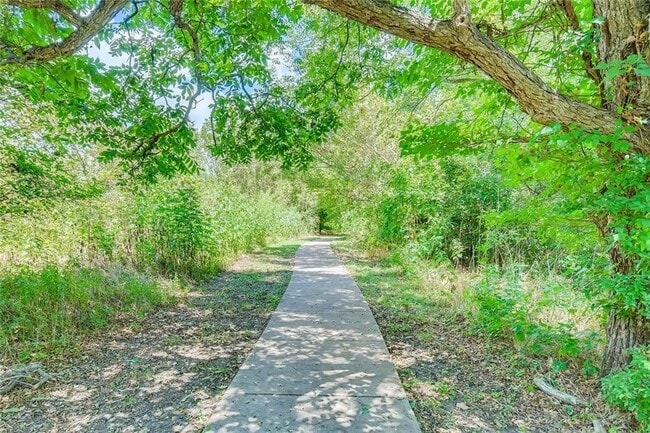 Building Photo - 100 Sulphur River Lp