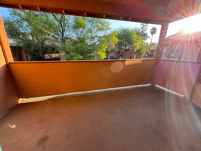 Building Photo - 1714 W Park Wood Ln