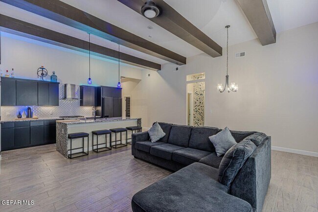 Building Photo - 273 Hunstanton St