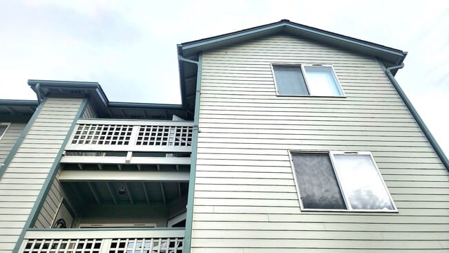 Building Photo - Lovely Oak Harbor Living and Pet Friendly!!