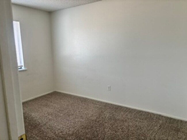 Building Photo - 21204 Madre St
