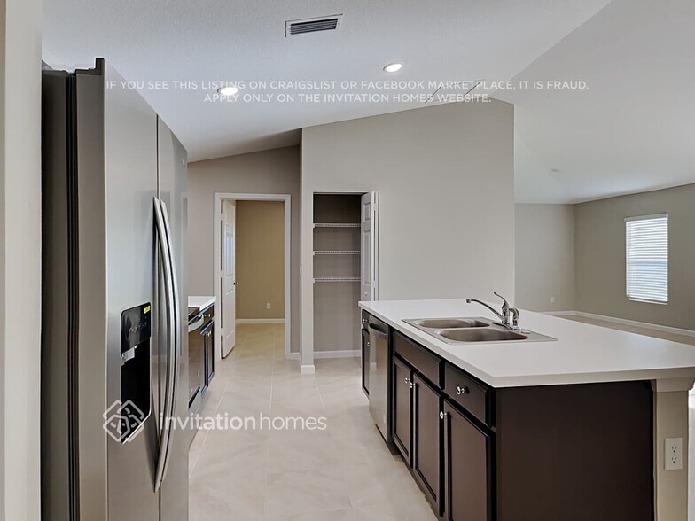 Building Photo - 4317 SW Masefield St