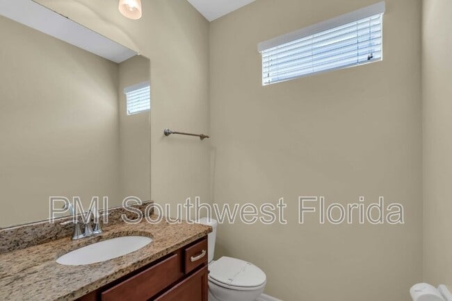 Building Photo - 2844 Esmeralda Dr