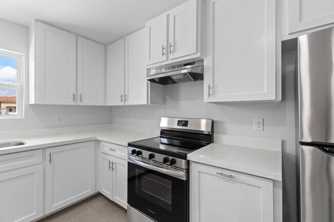 Building Photo - 664 Marrs Ave