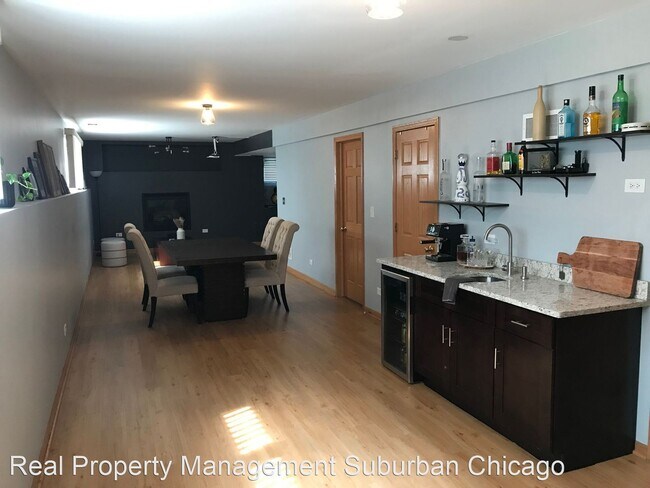 Building Photo - 4 br, 3 bath House - 5901 Burr Oak Avenue