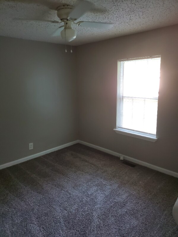 Building Photo - 301 Circle Dr