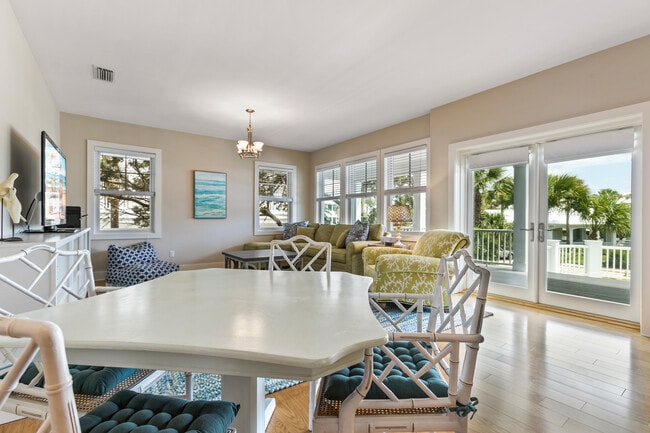 Building Photo - 681 Ocean Palm Way