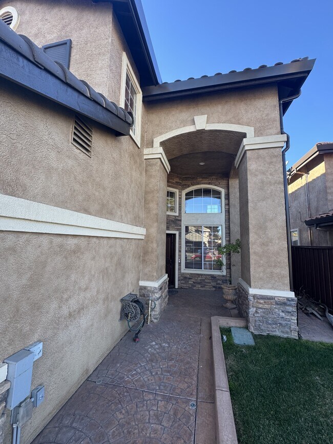 Building Photo - 10 Rhine Cir