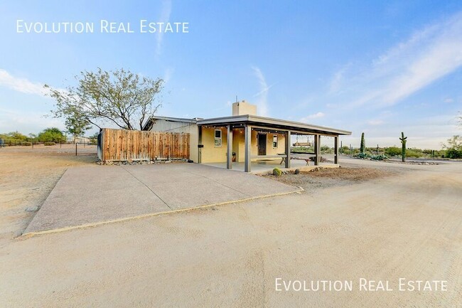 Building Photo - Charming Desert Retreat with 360° Mountain...