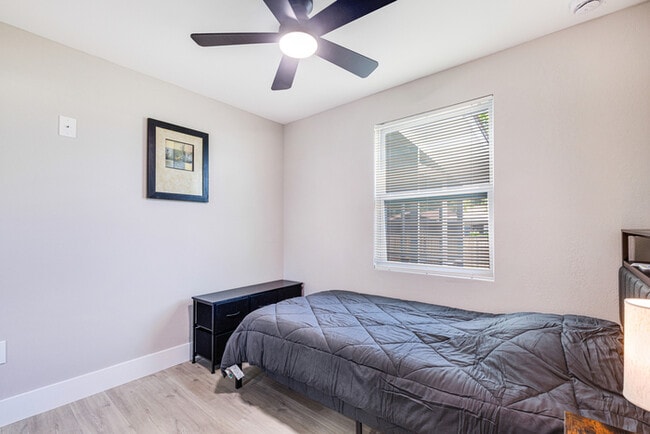 Building Photo - Englewood Padsplit Co-living Affordable Ho...