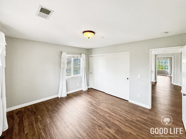 Building Photo - Great 4B/2.5BA House in Vista!