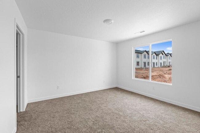 Building Photo - Modern and New 3 Bedroom Townhome in Long ...
