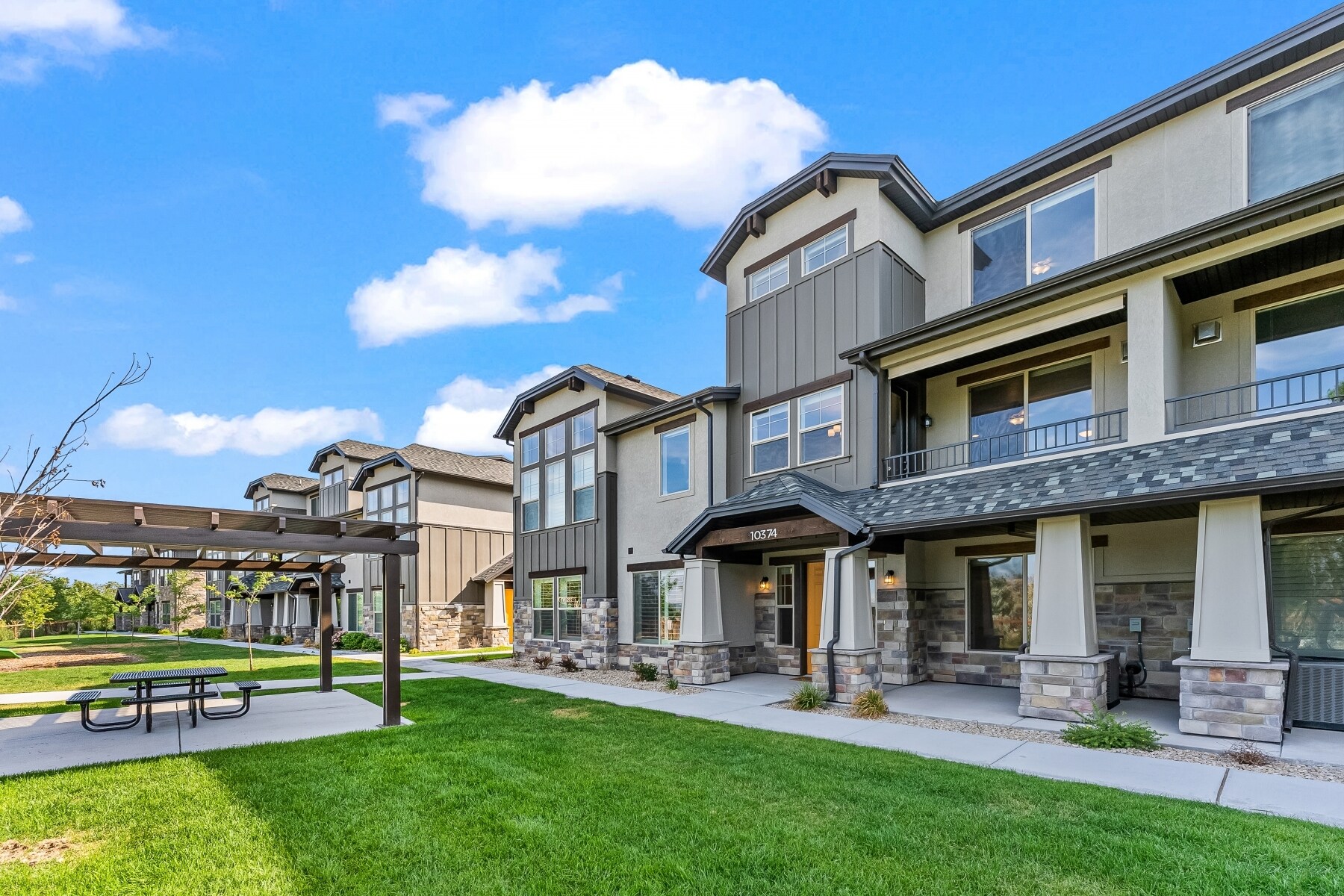 Building Photo - 10374 S Sage Canal Way