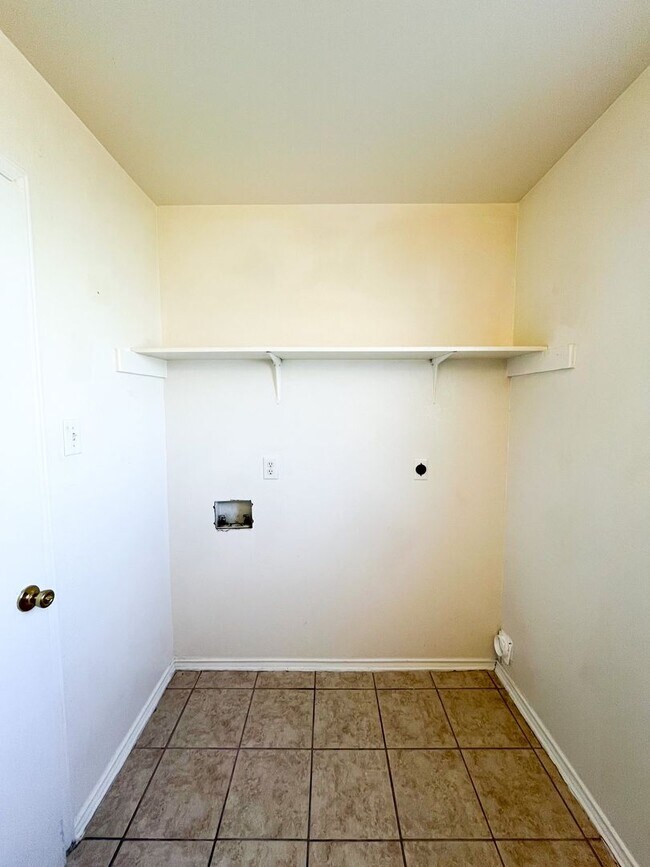 Building Photo - 4207 July Dr