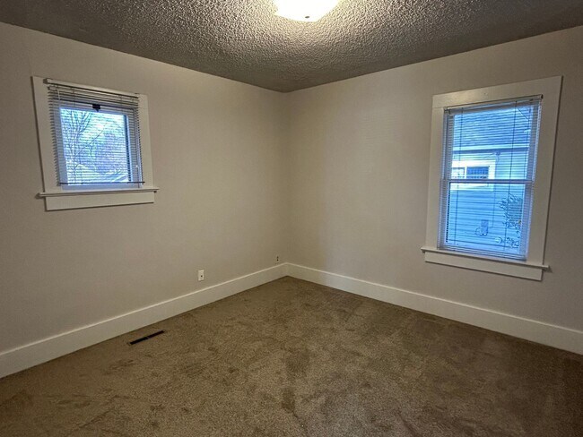 Building Photo - 334 E Elizabeth St