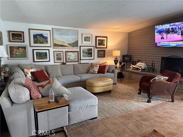 Building Photo - 43815 Marigold Dr