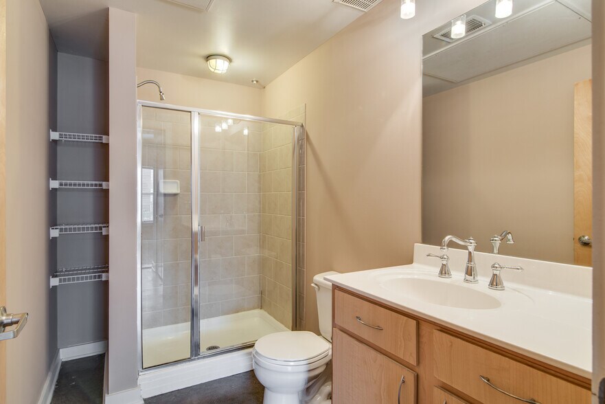 Building Photo - 1803 Broadway