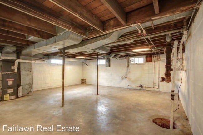 Building Photo - 3 br, 1 bath House - 302 South Grove St.