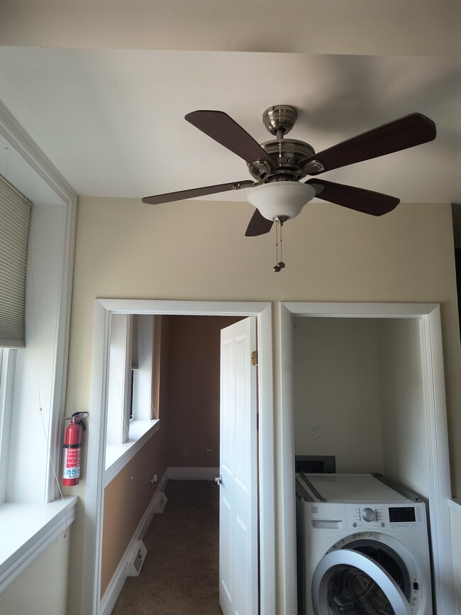 Building Photo - 535 Main St