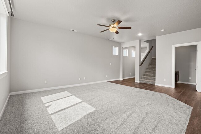 Building Photo - Beautiful 3bd/2.5ba Home w/Office Space & Bonus Loft