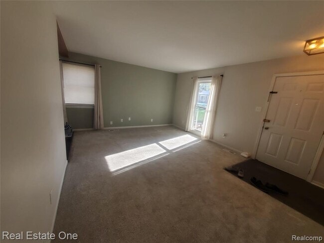 Building Photo - 137 Birchwood Ave