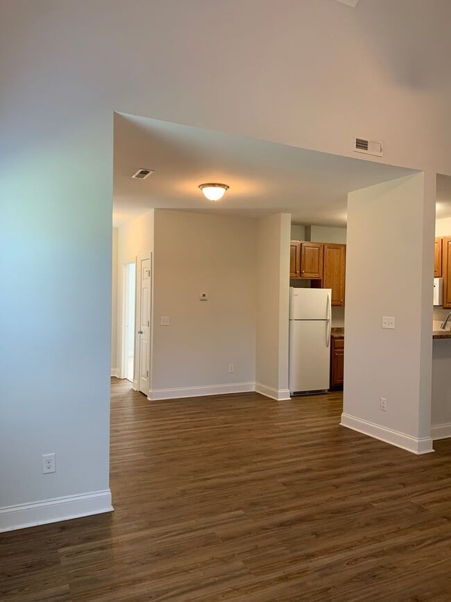 Building Photo - 3 Bedroom 2 Bath Townhome in Pleasant Grov...