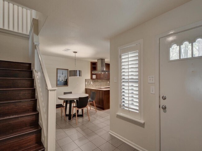 Building Photo - Beautiful Townhome in West Downtown Austin!