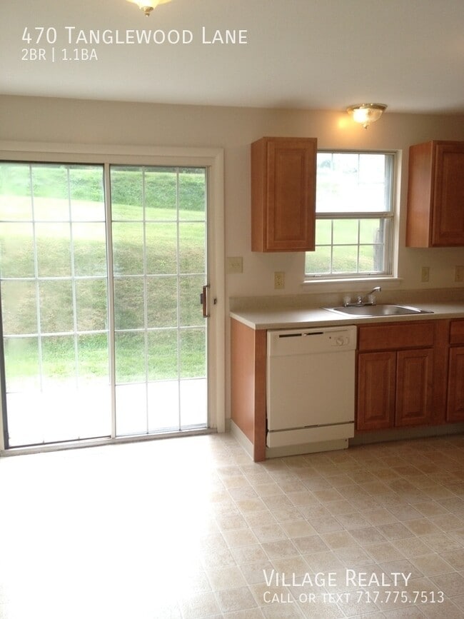 Building Photo - 470 Tanglewood Ln