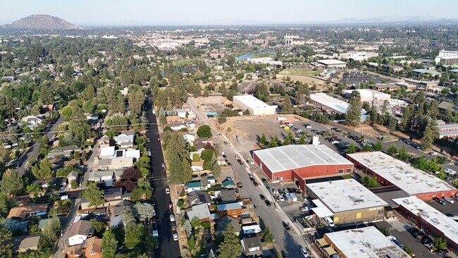 Building Photo - Furnished 2 Bed 2 Bath on Bend's Westside