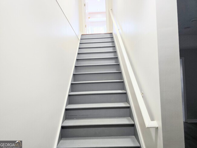 Building Photo - 641 Olde Ivy Way