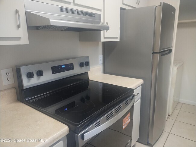 Building Photo - 200 International Dr