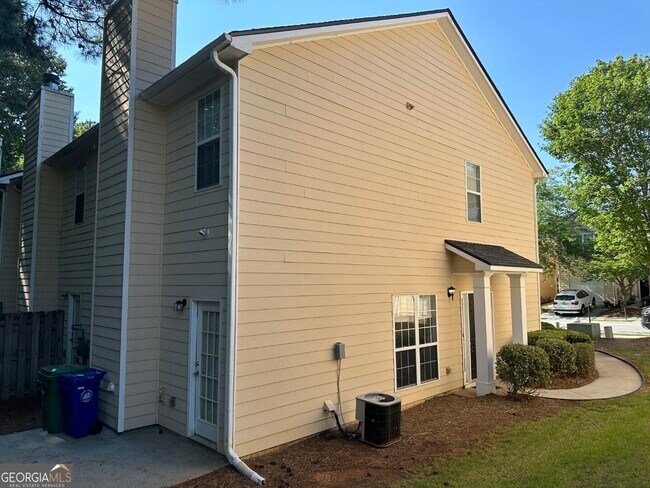 Building Photo - 7040 Biltmore Trce