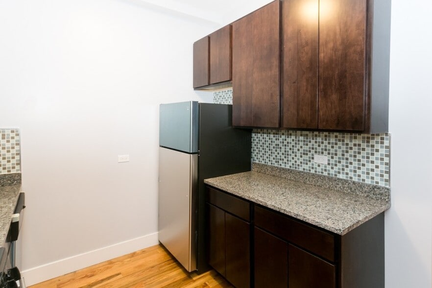 Building Photo - 4828 N Damen Ave