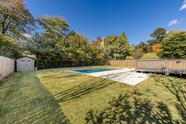 Building Photo - 5400 Farmbrook Dr