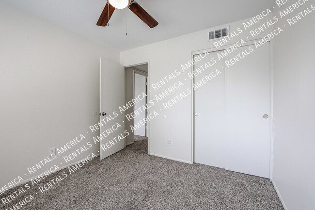 Building Photo - 5206 N 42nd Dr