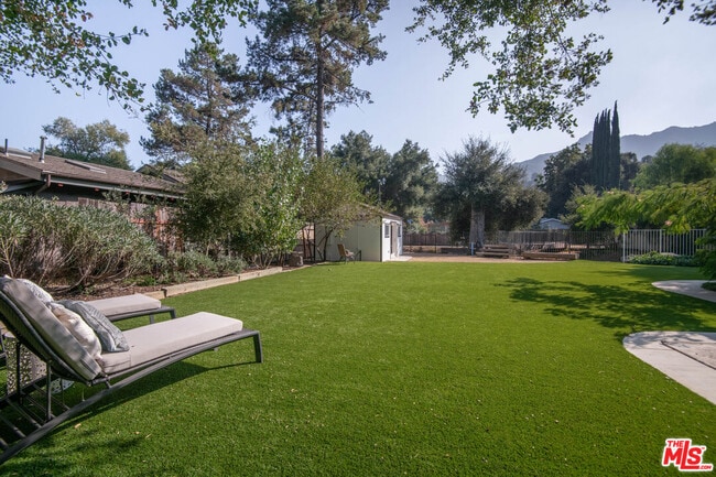 Building Photo - 1380 Old Topanga Canyon Rd