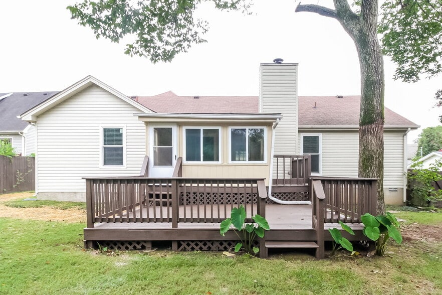 Building Photo - 411 Randall Ln