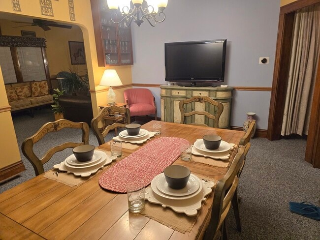 Building Photo - 437 S Craig Pl