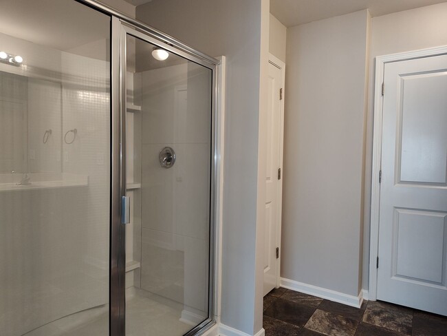 Building Photo - Beautiful Townhome in Berkshire!