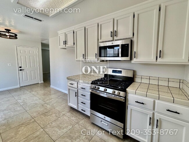 Building Photo - 808 Tassajara Ct