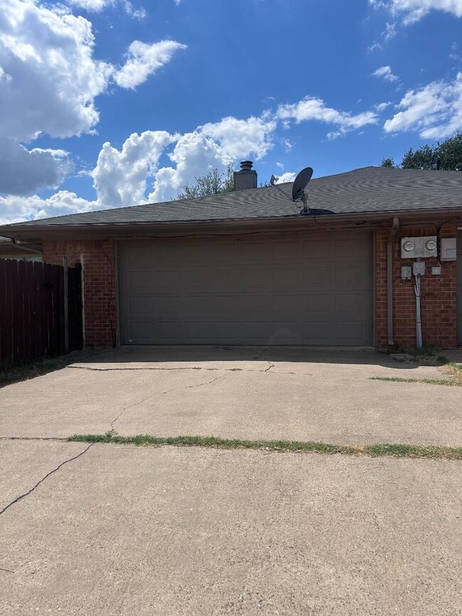 Building Photo - 1446-1448 Pinnacle Peak Dr
