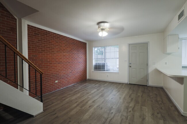 Building Photo - 10014 Stratmore Cir