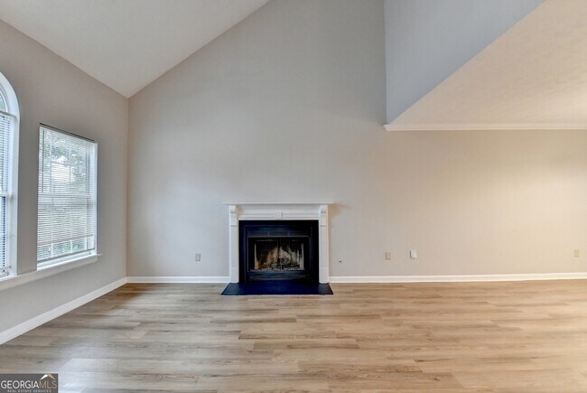 Building Photo - 2115 Glynmoore Dr