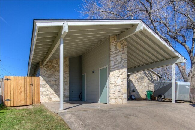 Building Photo - 2400 Burleson Ct