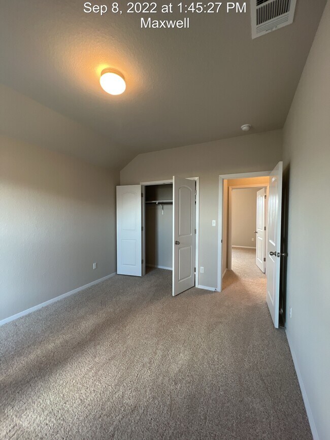 Building Photo - 194 Living Reef Dr