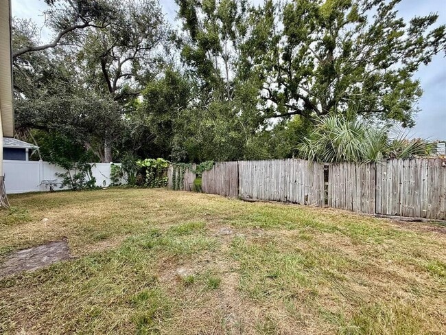 Building Photo - 6959 S Manhattan Ave