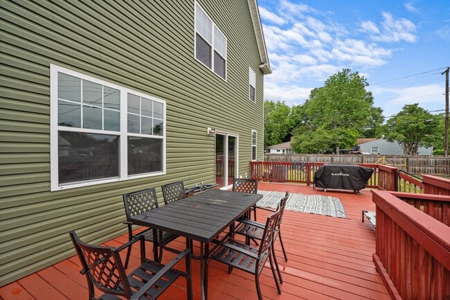 Building Photo - Spacious 6-Bedroom Home with Private Backy...