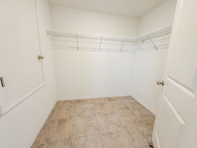 Building Photo - "Charming 3-Bedroom Home with Elegant Granite Touches in Wimauma!" Community pool! Fitness center...