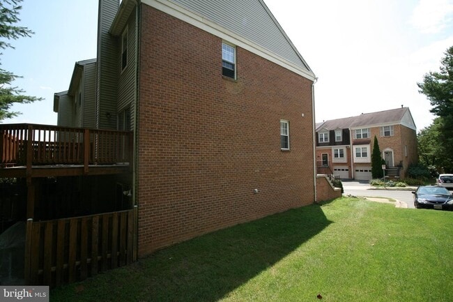 Building Photo - 512 Suffield Dr